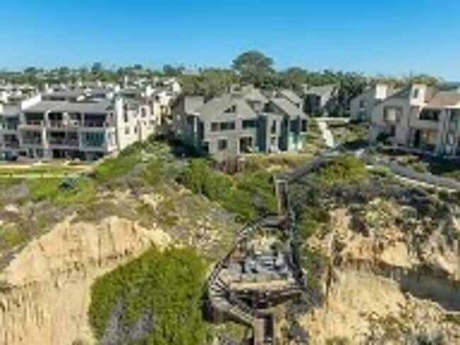 Building Photo - Fully Furnished Townhouse in the oceanfron...