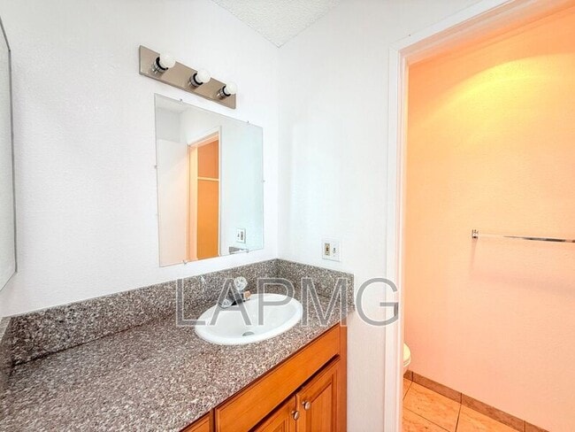 Building Photo - 1059 Western Ave