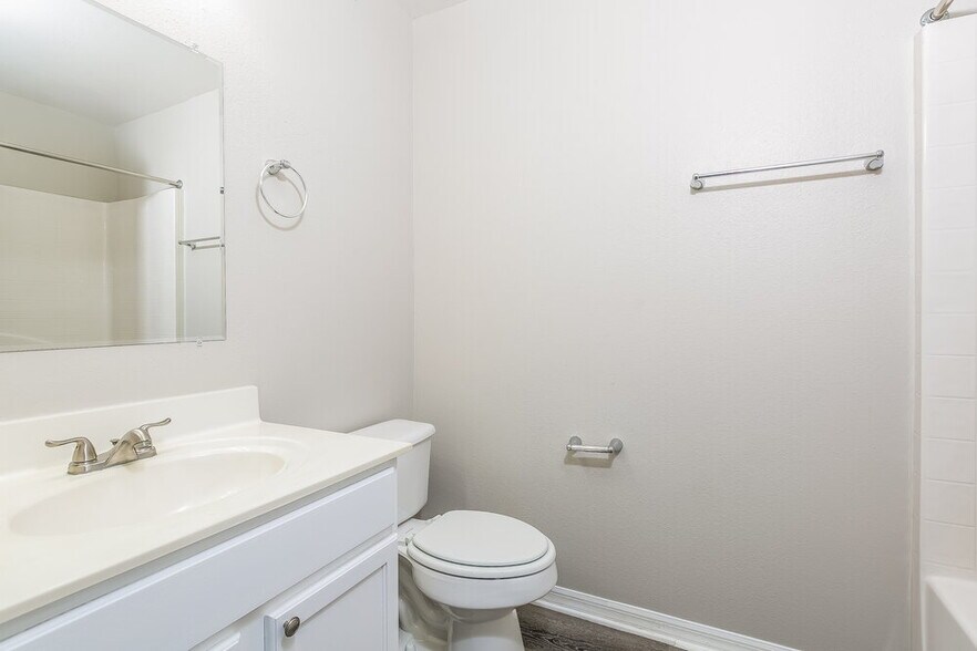 Building Photo - 3031 Elbib Dr