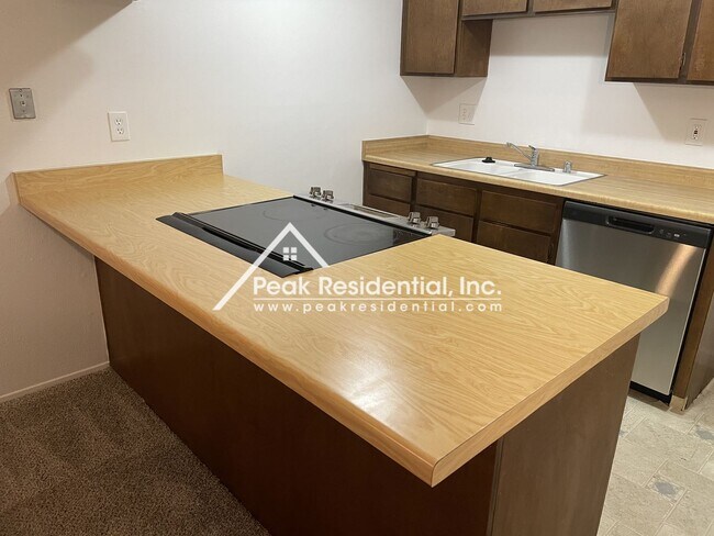 Building Photo - 5433 E Knoll Dr
