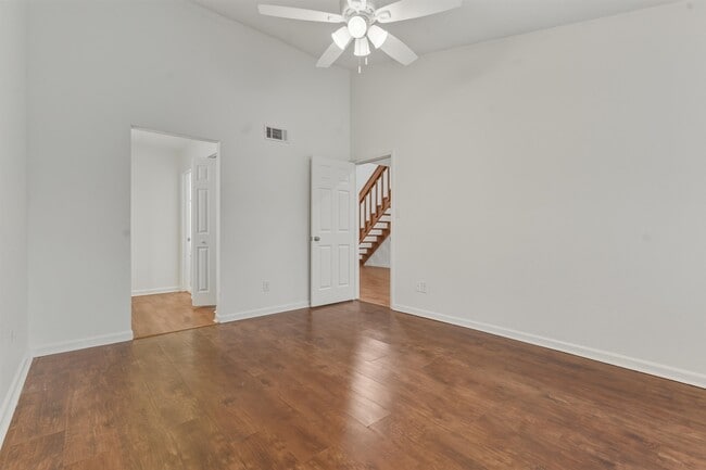 Building Photo - 2900 Woodrich Dr