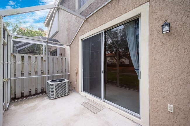 Building Photo - 1210 Sorrento Dr