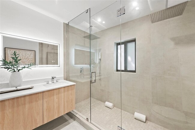 Building Photo - 8246 NE 2nd Ct