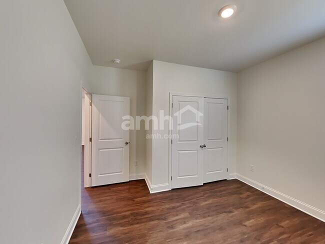 Building Photo - 909 Headland Wy