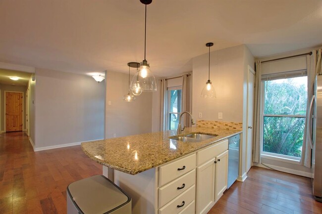 Building Photo - 212 Linda Ln