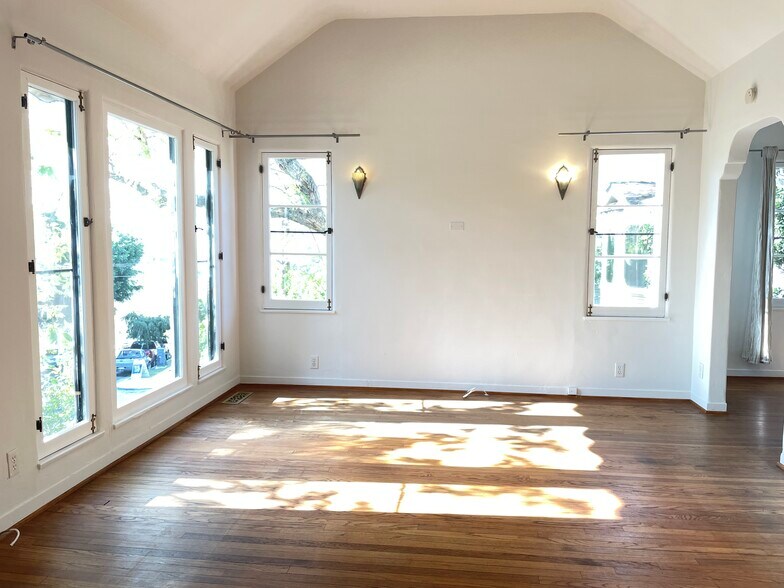 Building Photo - 2437 Arthur St