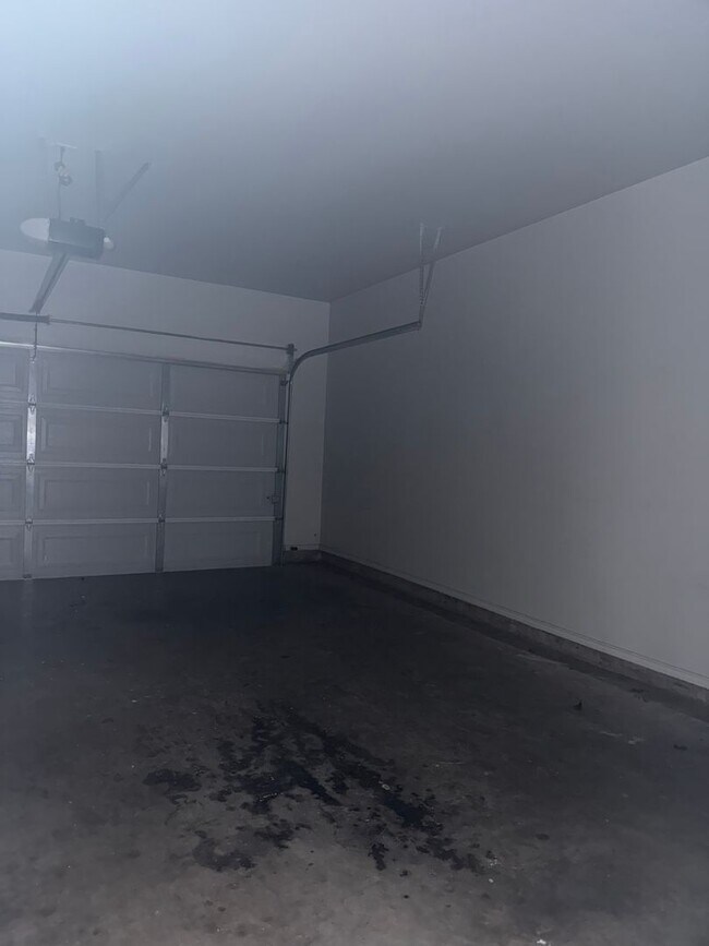 Building Photo - Amazing 3 bed 2 bath duplex near NW 122nd St