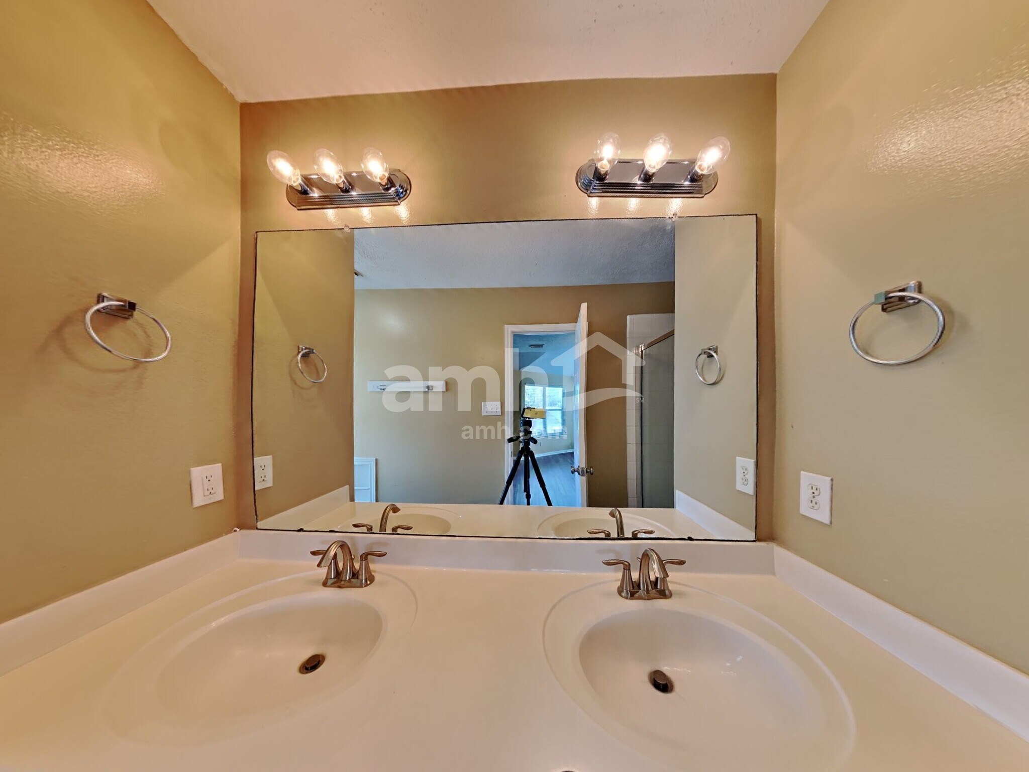 Building Photo - 9419 Stoneridge Canyon Ln