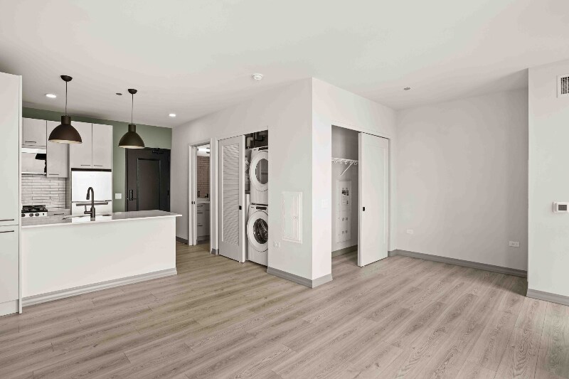 Building Photo - 1717 W Webster Ave