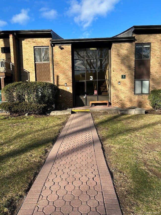 Building Photo - 3 Charles Ln