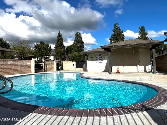 Building Photo - 2002 Calle La Sombra