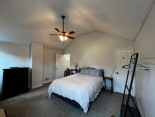 Building Photo - FURNISHED 2-BED w/OFFICE IN SHELBY PARK