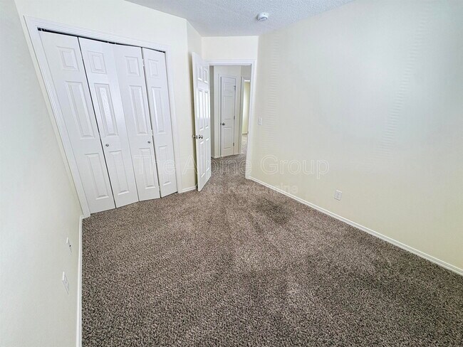 Building Photo - 1430 NE Glen Ellen Dr