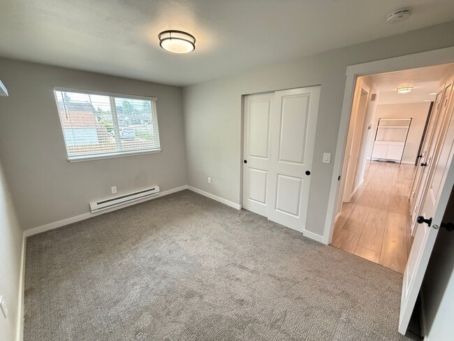 Building Photo - Renovated Ruston Home w/ Water View