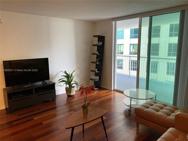 Building Photo - 1200 Brickell Bay Dr