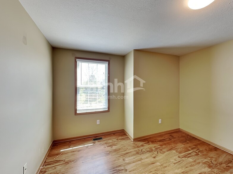 Building Photo - 2395 Featherwood Dr