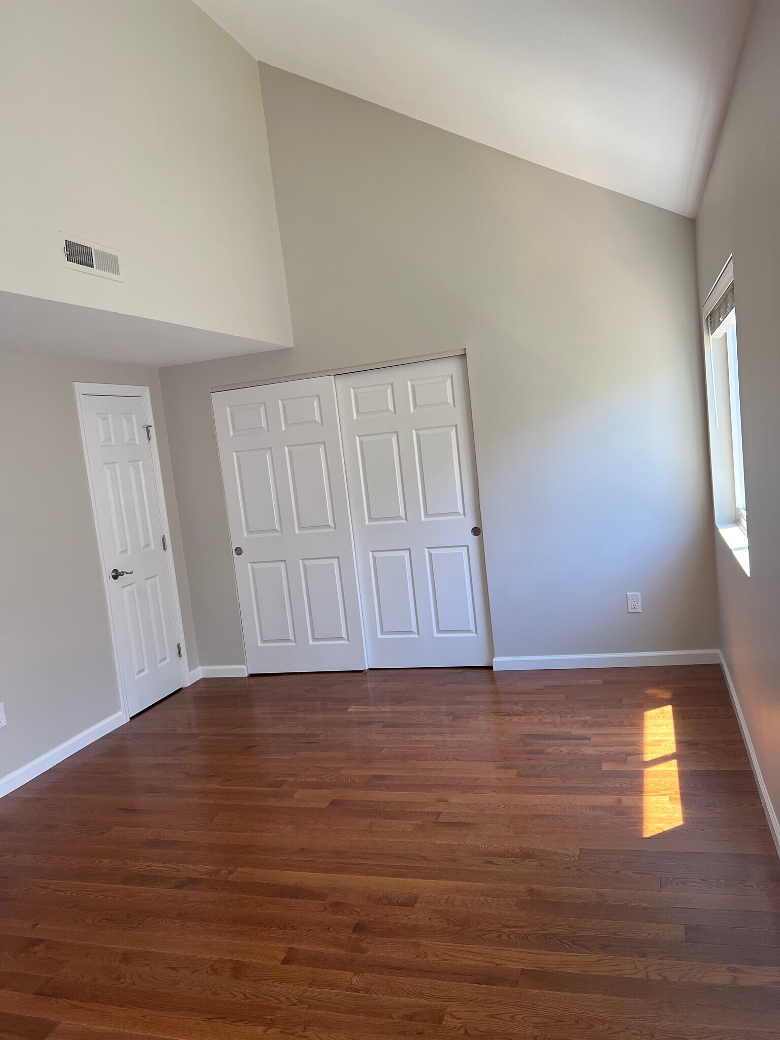 Building Photo - 45 Woodbridge Ln
