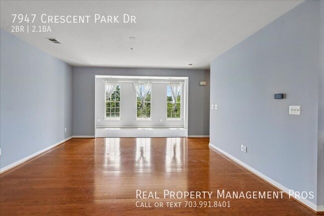 Building Photo - 7947 Crescent Park Dr