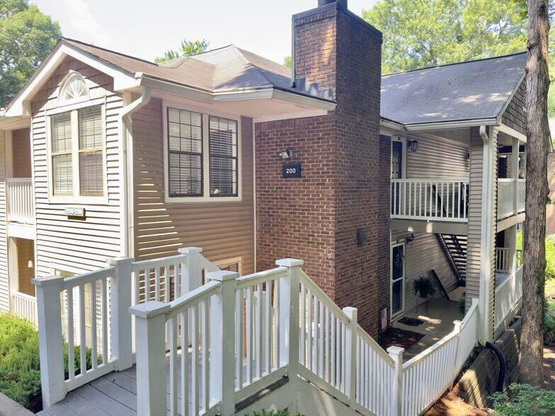 Building Photo - 208 Barrington Hills Dr