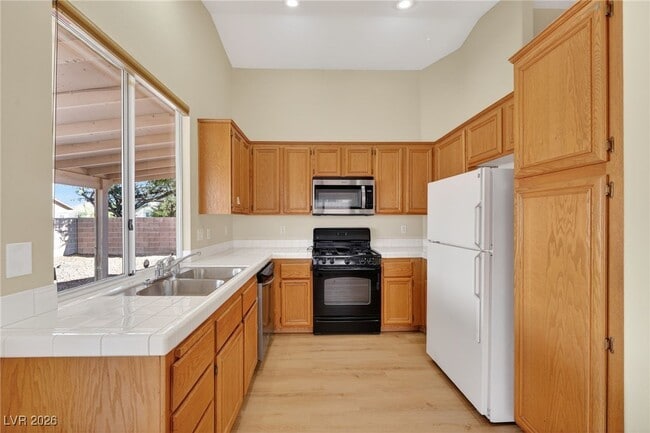 Building Photo - 9632 Bending River Ave