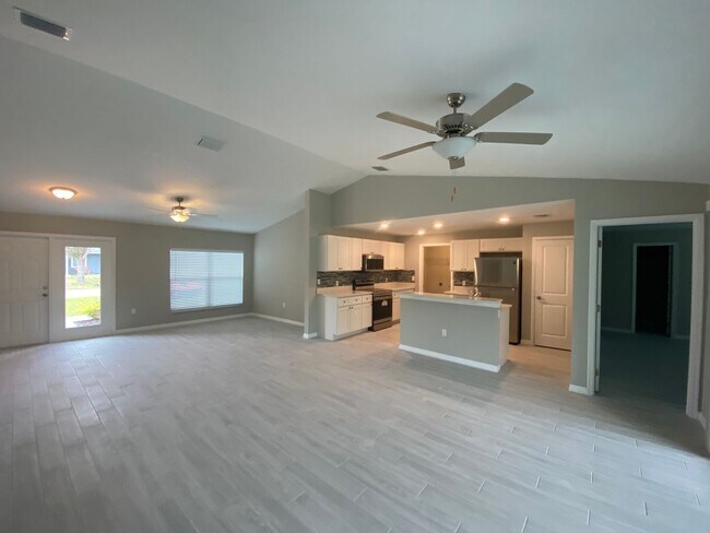 Building Photo - 3019 SW 4th Ave