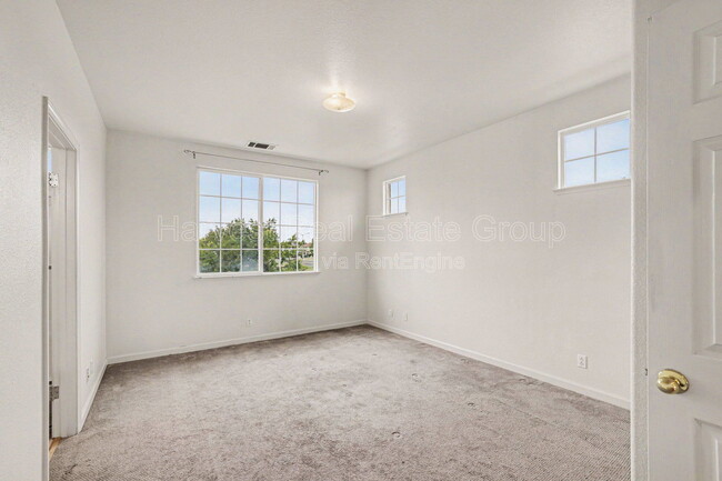 Building Photo - 1991 Gresham Dr