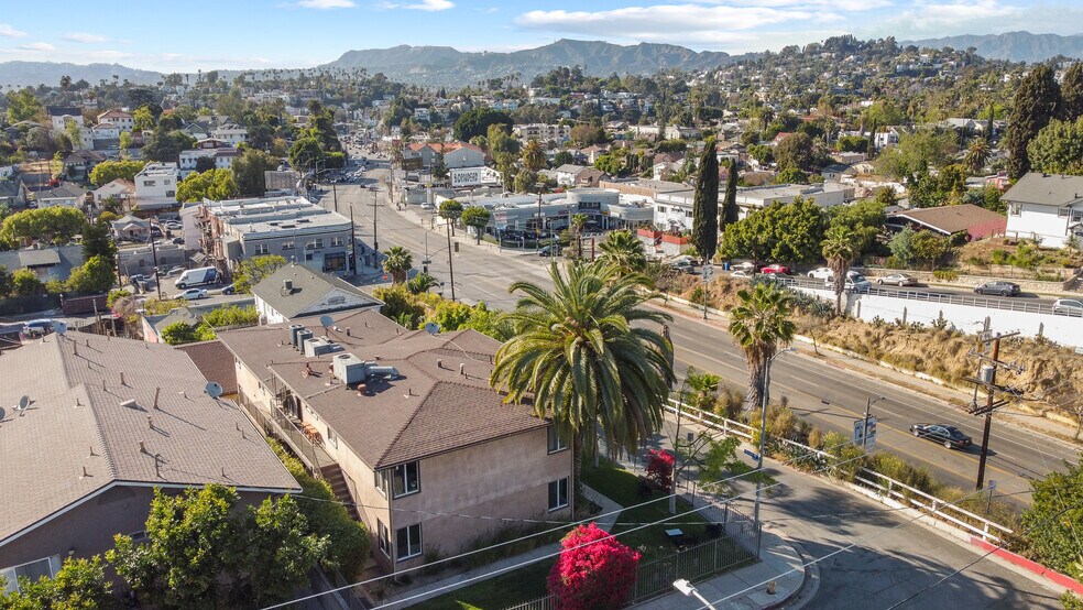 Building Photo - 2420 W Sunset Blvd