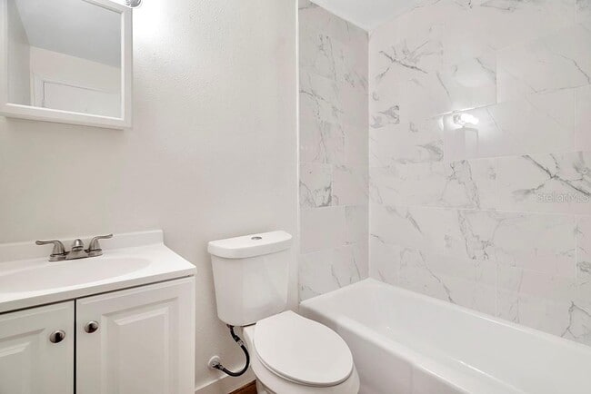 Building Photo - 6701 S Westshore Blvd