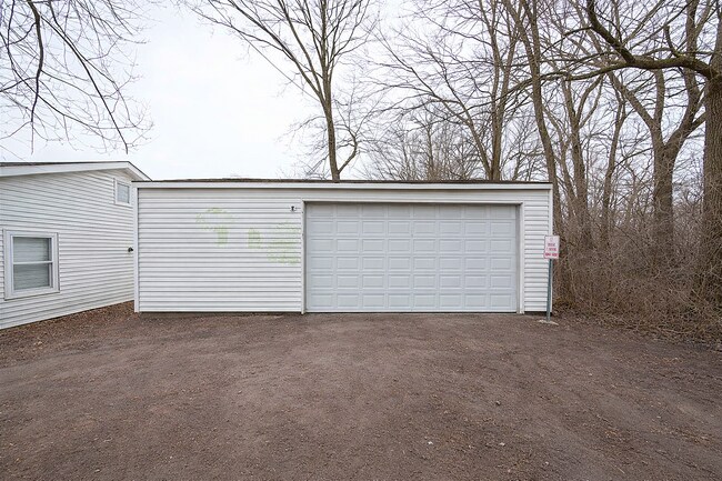 Building Photo - 3002 S Rybolt Ave