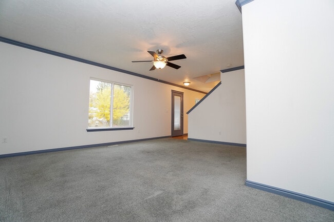 Building Photo - 11301 W Goldenrod Ave