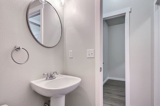 Building Photo - Updated, DuPont 3 BR home with AC for rent.