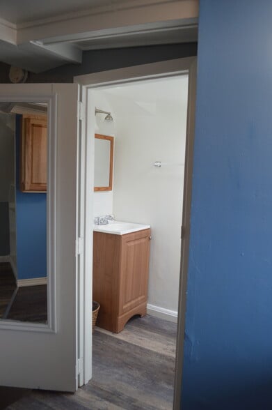 Building Photo - 430 S Holladay Dr