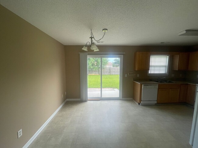 Building Photo - 2817 Valor Dr