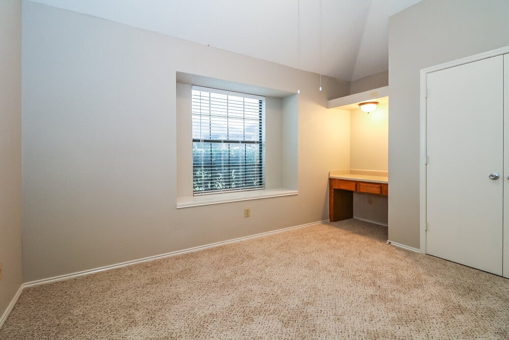 Building Photo - 641 Ozark Ave