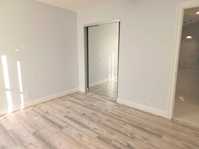 Building Photo - 14526 Paddock Dr