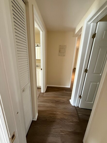 Building Photo - 3122 Moody Ave