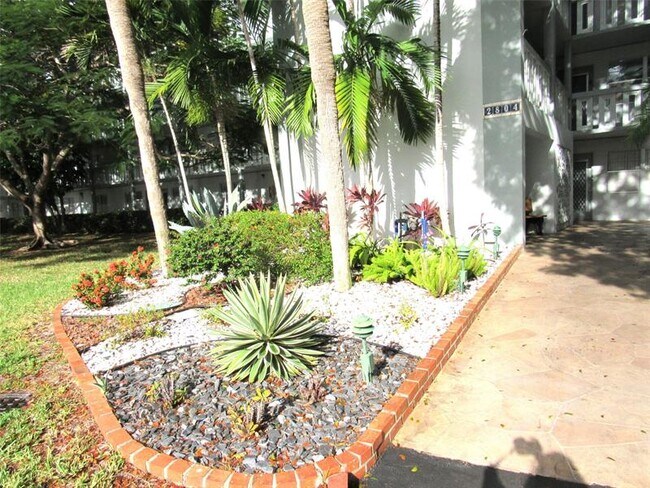 Building Photo - 2804 Victoria Way