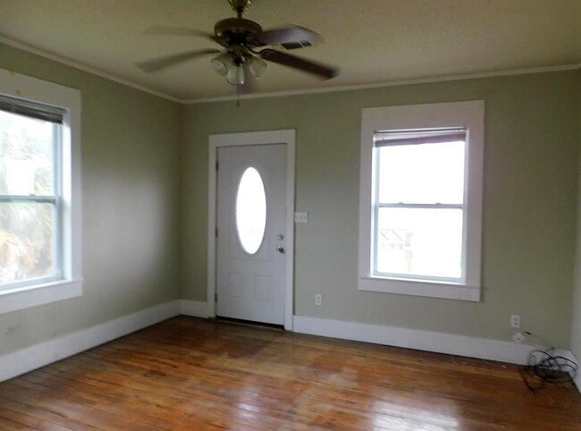 Building Photo - 2117 Grover Ave