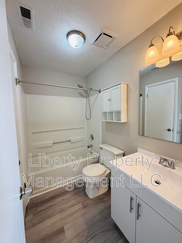 Building Photo - 664 Bartons Landing Pl