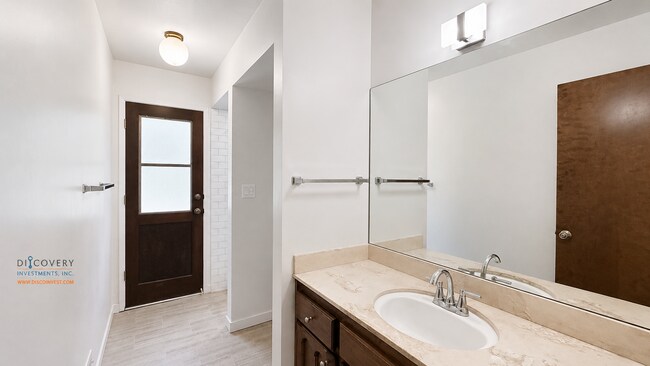 Building Photo - 130 Kell Ct