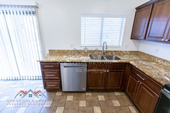 Building Photo - 110 Cholla St