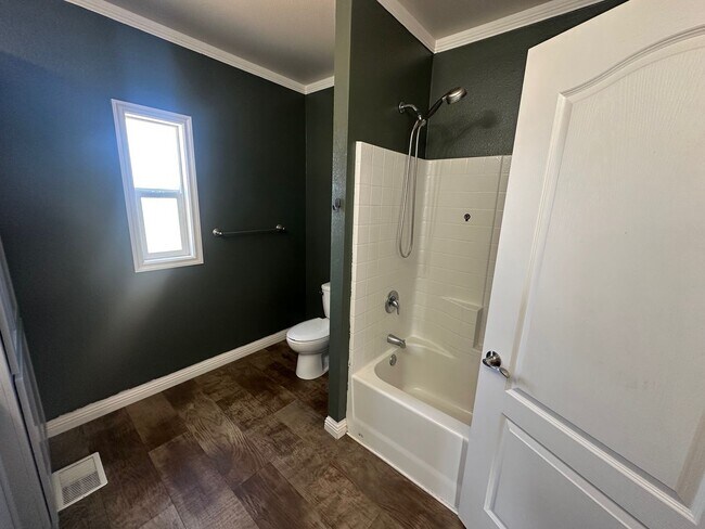 Building Photo - Updated 1 Story Home With Large Lot