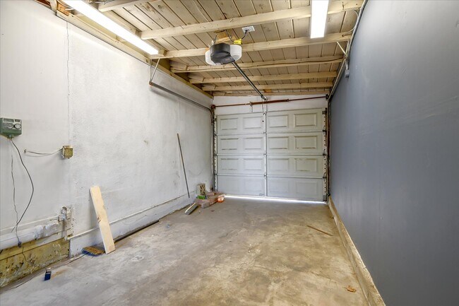Building Photo - 9239 Bonavista Ln