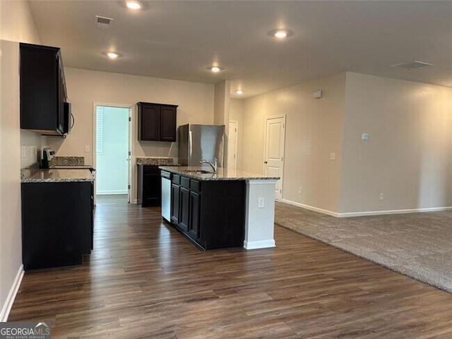 Building Photo - 368 Sinclair Way