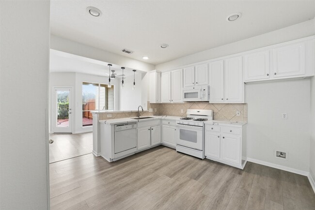 Building Photo - 2110 Ridge Wood Ln