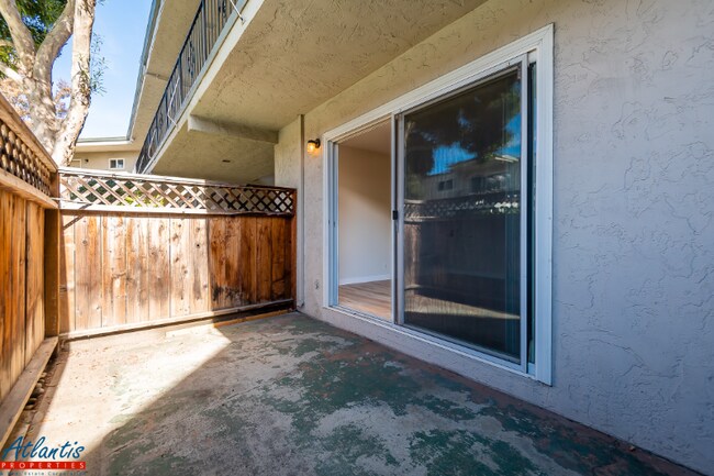 Building Photo - 642 Blythe Ct