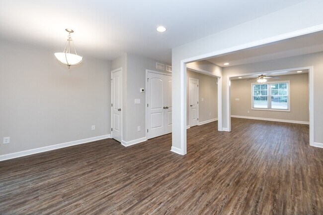 Building Photo - Beautiful 3BD/2.5BA Duplex Home!