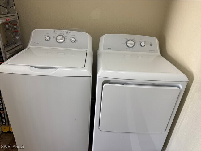 Building Photo - 7985 Preserve Cir