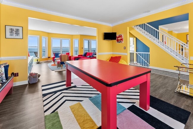 Building Photo - Grand View 115