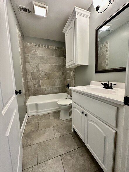 Building Photo - 4171 Plaza St